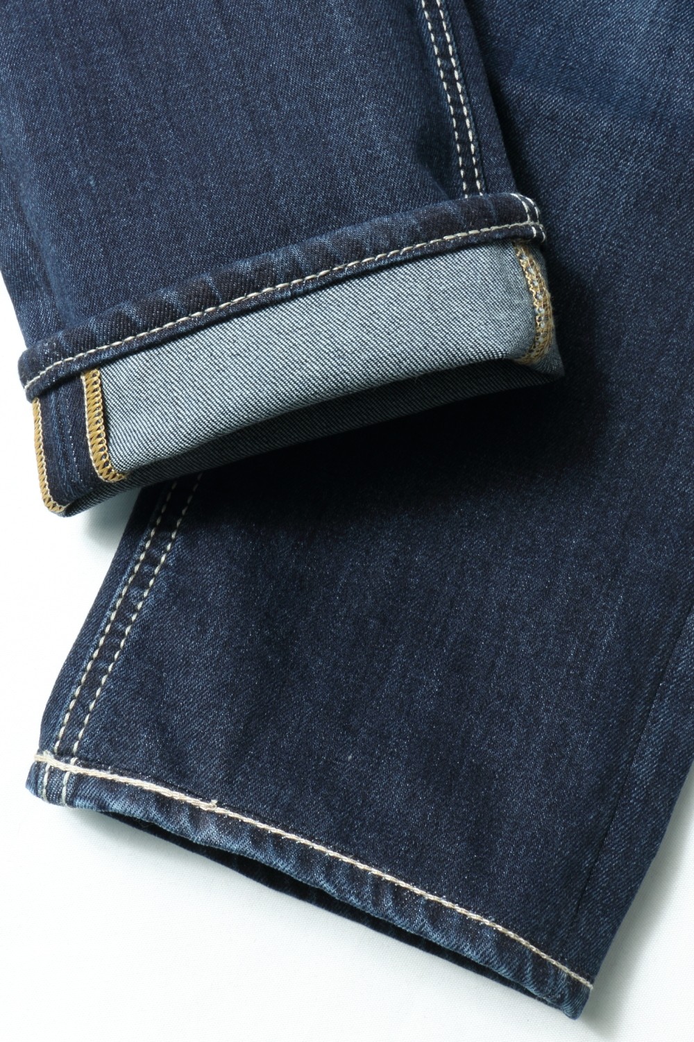 新品同様 裾の加工を残した丈詰め有り SURT デニム ジーンズ 36 S 貼り付け(裾アタリ残し) | BEKKU HOMME